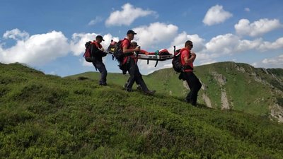 У Карпатах українські та польські рятувальники вчилися допомагати травмованим туристам У Карпатах українські та польські рятувальники вчилися допомагати травмованим туристам