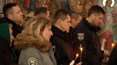 "Він був одним із кращих у підрозділі": у Чернігові попрощалися з поліцейським Богданом Бондарчуком "Він був одним із кращих у підрозділі": у Чернігові попрощалися з поліцейським Богданом Бондарчуком