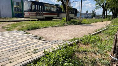 На часі чи ні. У Миколаєві дооблаштовують тротуар в Інгульському районі На часі чи ні. У Миколаєві дооблаштовують тротуар в Інгульському районі