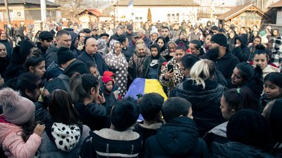 У Мукачеві попрощалися з полеглим воїном Золтаном Попом У Мукачеві попрощалися з полеглим воїном Золтаном Попом