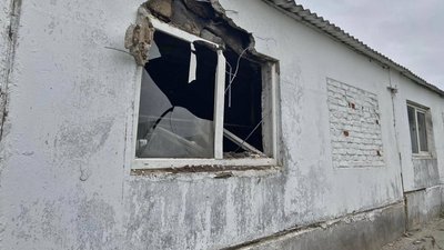 Російські військові тричі обстріляли Хотінську громаду на Сумщині: пошкоджено сільгосппідприємство Російські військові тричі обстріляли Хотінську громаду на Сумщині: пошкоджено сільгосппідприємство