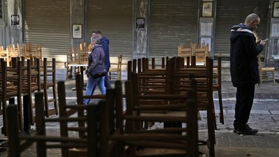 Грецькі таверни й кав’ярні закрилися на знак протесту через наслідки пандемії