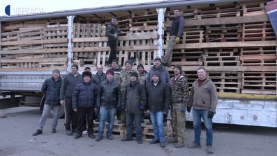 Черкаські волонтери відвезли на Схід дерев'яні піддони