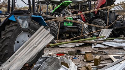 Пошкоджена сільгосптехніка: РФ завдала удару двома БпЛА поблизу села Смяч на Чернігівщині