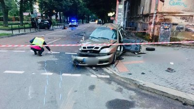 У Франківську зіткнулись Lexus та Daewoo Lanos. Загинув 26-річний чоловік У Франківську зіткнулись Lexus та Daewoo Lanos. Загинув 26-річний чоловік