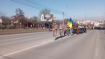 У Тернополі провели в останню дорогу захисника Павла Бугайського У Тернополі провели в останню дорогу захисника Павла Бугайського