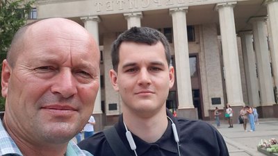 Прошиті кістки та відірвані пальці: як головний енергетик ХТЗ лікується після обстрілу Харкова Прошиті кістки та відірвані пальці: як головний енергетик ХТЗ лікується після обстрілу Харкова