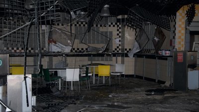 "У пилюці, але нескорені": як виглядає супермаркет "Ашан" біля Одеси через місяць після ракетного удару "У пилюці, але нескорені": як виглядає супермаркет "Ашан" біля Одеси через місяць після ракетного удару