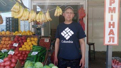 У Житомирі на Житньому ринку попиту на томати немає – через високі ціни люди купують не кілограмами, а поштучно
