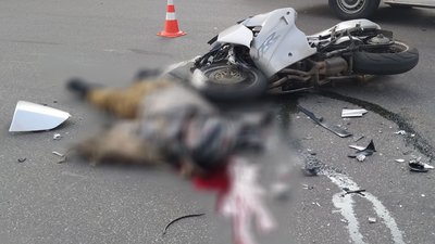 Загиблий мотоцикліст на місці ДТП