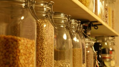 Отруєння дітей у дитсадку Херсонщини: діти їли продукти з кишковою паличкою
