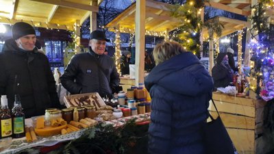 У Долині на Івано-Франківщині відкрили новорічну ялинку У Долині на Івано-Франківщині відкрили новорічну ялинку