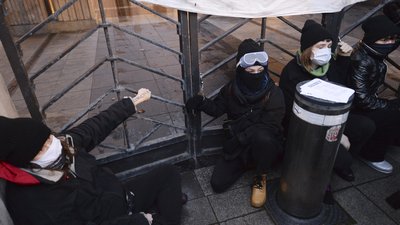У Польщі сталися сутички між поліцією та учасниками протесту проти заборони абортів