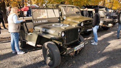 Від вінтажних автівок до спорткарів: в Ужгороді відбулась автомобільна виставка Від вінтажних автівок до спорткарів: в Ужгороді відбулась автомобільна виставка