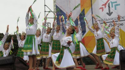 Свої таланти демонструють хмельницькі колективи. Свої таланти демонструють хмельницькі колективи.