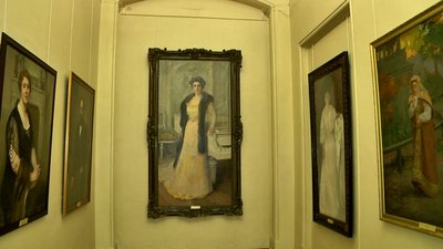 "Віяння мінливої моди". У херсонському музеї готують екскурсію на два голоси