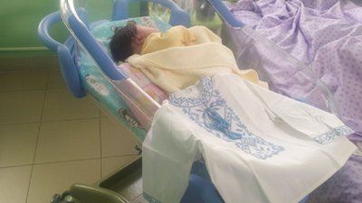 Народилися у День вишиванки: колектив апеляційного суду Вінниці подарував немовлятам українські сорочки Народилися у День вишиванки: колектив апеляційного суду Вінниці подарував немовлятам українські сорочки