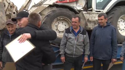 Подякували бульдозеристам: бригада з Рівненщини допомагала укріплювати захист Запоріжжя Подякували бульдозеристам: бригада з Рівненщини допомагала укріплювати захист Запоріжжя
