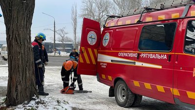 Миколаївські бурульки на даху: прорив труби чи самовільні втручання мешканців Миколаївські бурульки на даху: прорив труби чи самовільні втручання мешканців