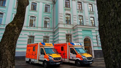 З Івано-Франківська у лікарні Сум відправили два автомобілі швидкої допомоги