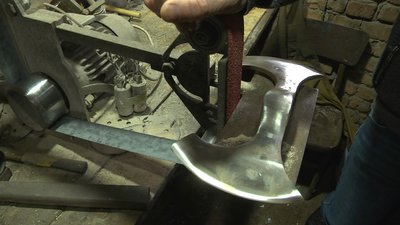Скляні вази та сокири: як луцькі АТОвці після фронту налагоджують власну справу Скляні вази та сокири: як луцькі АТОвці після фронту налагоджують власну справу