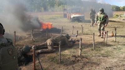 Обкатка танком, долання смуги перешкод та зачистка позицій: на Чернігівщині пройшли навчання військових ЗСУ
