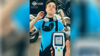 Не мав категорії у водійському посвідченні та був п'яним: патрульні зупинили мотоцикліста