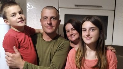 Родина Редиків з Хмельницького з дітьми Родина Редиків з Хмельницького з дітьми
