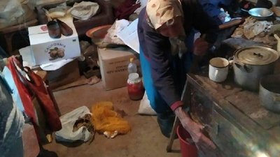 На Прикарпатті шукають волонтерів, щоб допомогти 90-річній бабусі