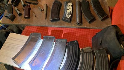 Волинські правоохоронці приїхали на виклик про домашнє насильство, а знайшли зброю та боєприпаси Волинські правоохоронці приїхали на виклик про домашнє насильство, а знайшли зброю та боєприпаси
