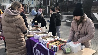 В Івано-Франківську вдруге проведуть "солодкий ярмарок" на підтримку військових В Івано-Франківську вдруге проведуть "солодкий ярмарок" на підтримку військових