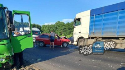 У потрійному ДТП з маршруткою на окружній Харкова травмувалася дитина