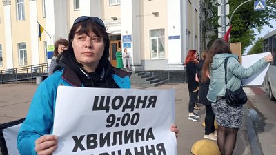 Хвилина мовчання: в Житомирі вшанувати пам'ять загиблих вийшли представники міськради Хвилина мовчання: в Житомирі вшанувати пам'ять загиблих вийшли представники міськради