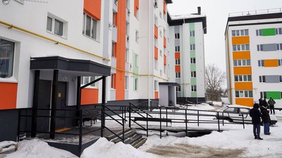 Відновлені будинки у Макарові