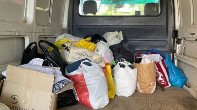 "Це сусіди наші, треба допомагати!" У Миколаєві триває збір речей для жителів Херсонщини "Це сусіди наші, треба допомагати!" У Миколаєві триває збір речей для жителів Херсонщини