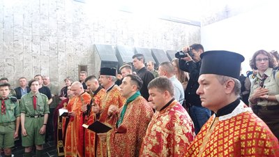 У Тернополі попрощалися з військовослужбовцем Віталієм Дерехом У Тернополі попрощалися з військовослужбовцем Віталієм Дерехом