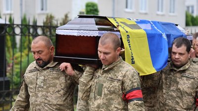 У Луцьку відбулося прощання з захисником Валерієм Васейчуком У Луцьку відбулося прощання з захисником Валерієм Васейчуком