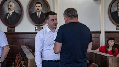 Чернівецька міська рада оскаржуватиме рішення суду про поновлення Володимира Бешлея на посаді