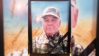 Сьогодні 27 жовтня на Чернігівщині в останню путь провели дев'ятьох військовослужбовців Збройних Сил України Сьогодні 27 жовтня на Чернігівщині в останню путь провели дев'ятьох військовослужбовців Збройних Сил України
