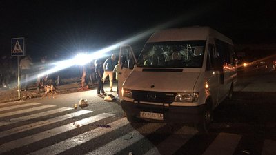 Поліція розслідує обстріл автобуса під Харковом як хуліганство