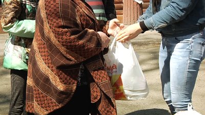 В Одесі відвідувачі клубу "Шанс" спекли великодні паски для дітей з інвалідністю В Одесі відвідувачі клубу "Шанс" спекли великодні паски для дітей з інвалідністю