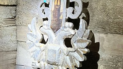 На дзвіниці храму на Волині знайшли процесійний хрест ХІХ та образ Казанської ікони Божої Матері ХХ століть На дзвіниці храму на Волині знайшли процесійний хрест ХІХ та образ Казанської ікони Божої Матері ХХ століть