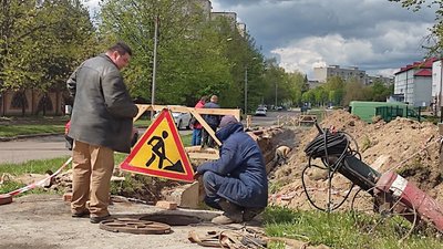 Стан труб – поганий: у мікрорайоні в Луцьку лагодять тепломережу