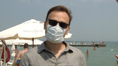 Заставлені платними парасолями та шезлонгами. Одеські громадські діячі проінспектували пляжі Аркадії Заставлені платними парасолями та шезлонгами. Одеські громадські діячі проінспектували пляжі Аркадії