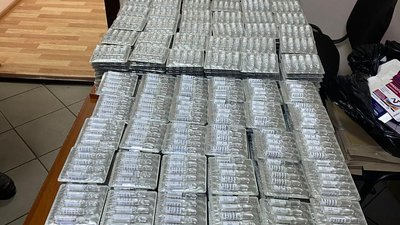 На Волині контрабандисти намагалися переправити тютюн та ліки з Білорусі На Волині контрабандисти намагалися переправити тютюн та ліки з Білорусі