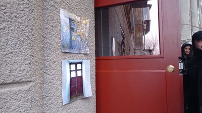 У Харкові волонтери відновили історичні двері У Харкові волонтери відновили історичні двері