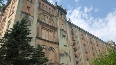 "Не отримуємо зарплати від квітня". У Львові вийшли на протест медики психіатричної лікарні "Не отримуємо зарплати від квітня". У Львові вийшли на протест медики психіатричної лікарні