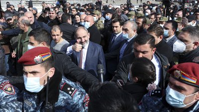 Протести у Вірменії: ЄС просить утримуватися від ескалації, а Пашинян звернувся до військових Протести у Вірменії: ЄС просить утримуватися від ескалації, а Пашинян звернувся до військових