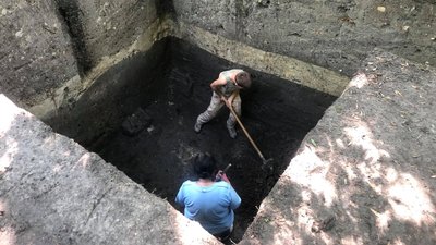 Археологи за роботою Археологи за роботою