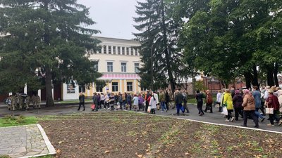 На Житомирщині прощаються із загиблими в авіакатастрофі на Харківщині курсантами (ОНОВЛЮЄТЬСЯ) На Житомирщині прощаються із загиблими в авіакатастрофі на Харківщині курсантами (ОНОВЛЮЄТЬСЯ)